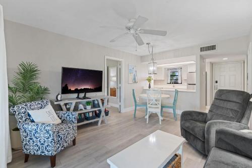 Beautiful Resort and Sunset Views in Naples, United States