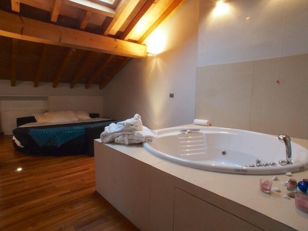 Parizzi Suites & Restaurant — Parma — photo 2