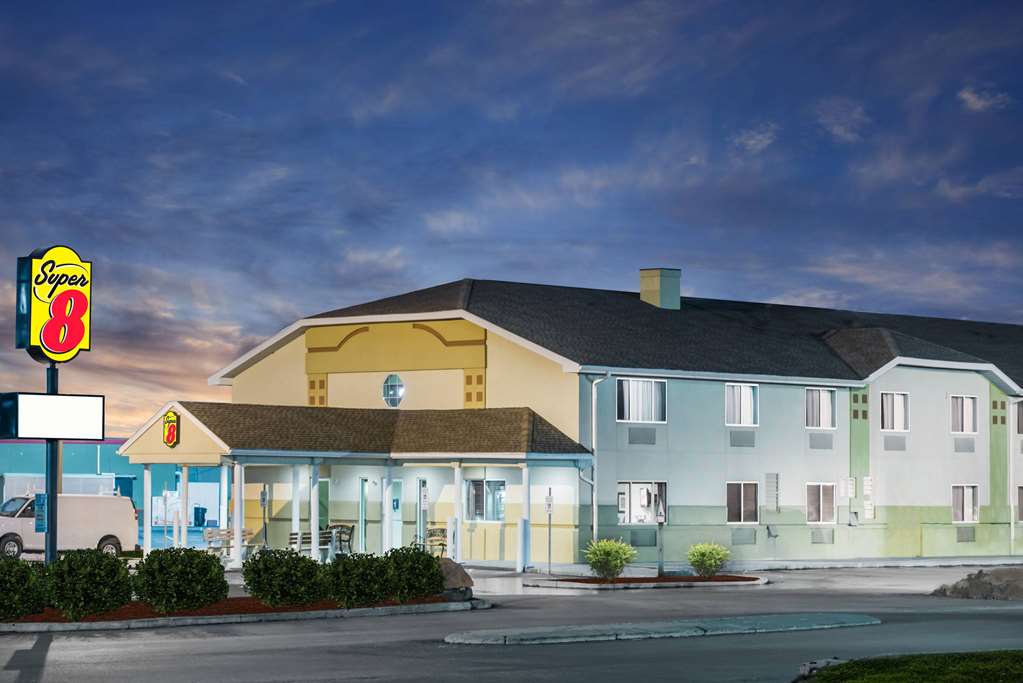 Super 8 by Wyndham Clearfield - photo 2