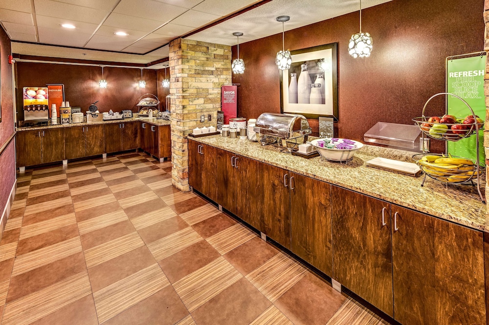 Hampton Inn by Hilton Columbus I 70E Hamilton Rd - photo 60