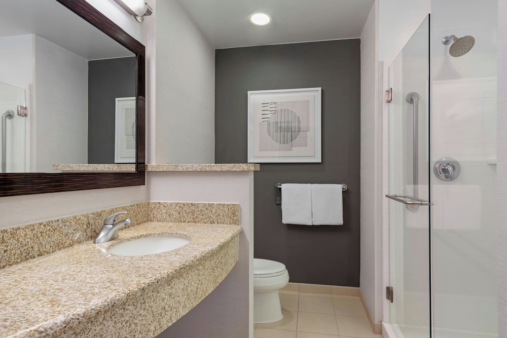 Courtyard by Marriott Long Beach Airport - photo 31