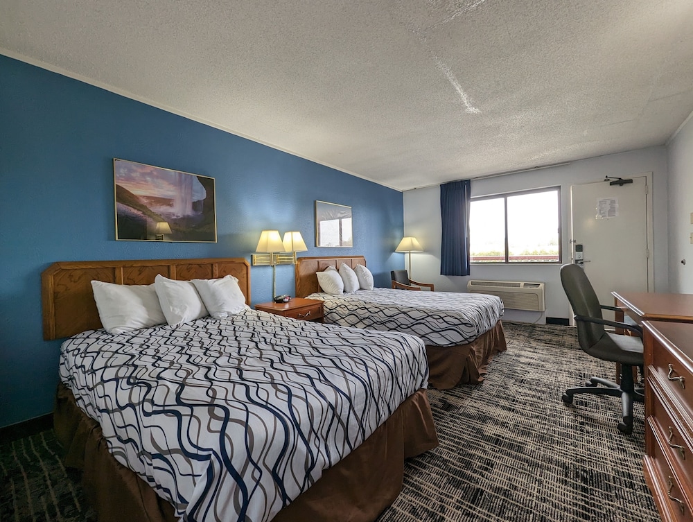 Sprucewood Inn - photo 10