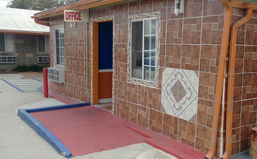 Travel Eagle Inn Motel - photo 17
