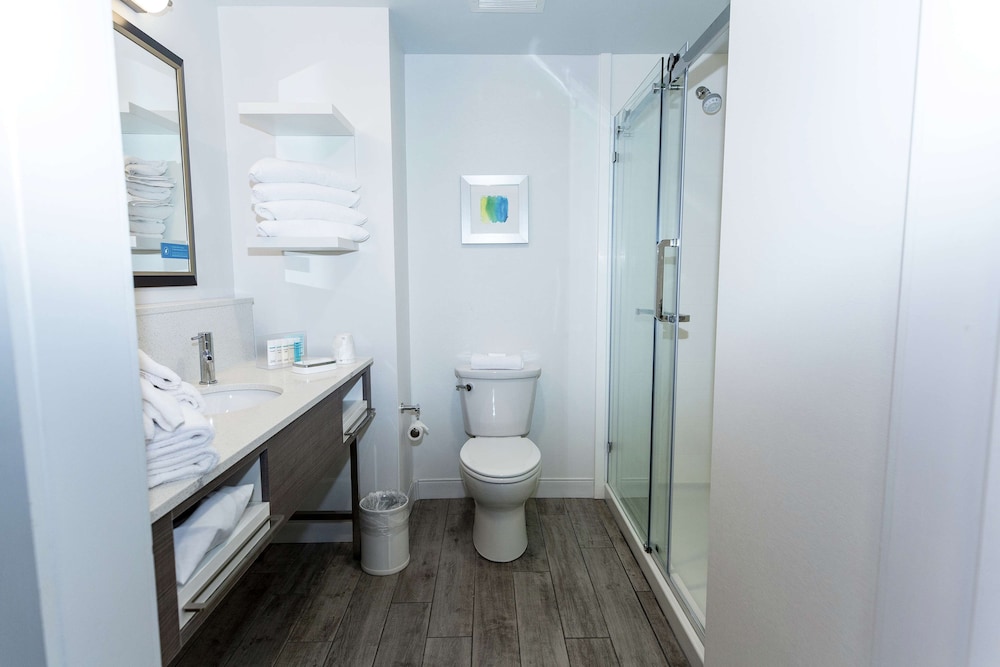 Hampton Inn & Suites Syracuse North Airport Area - photo 48