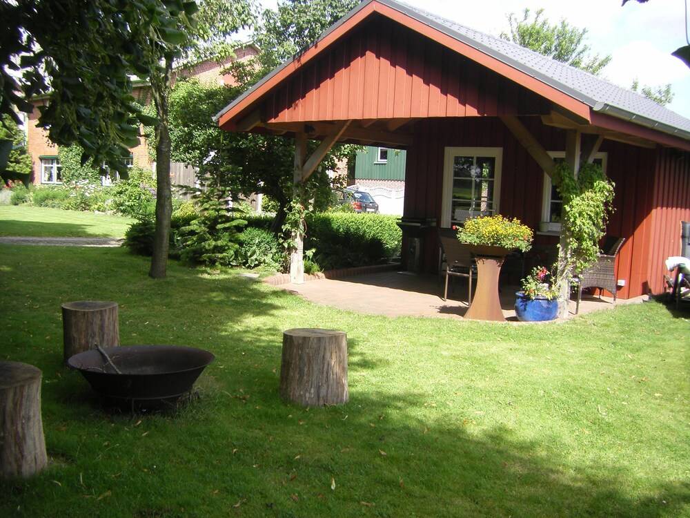 Ferienhaus Flower Garden — 4-Star Luxury Hotel in Albersdorf, Germany
