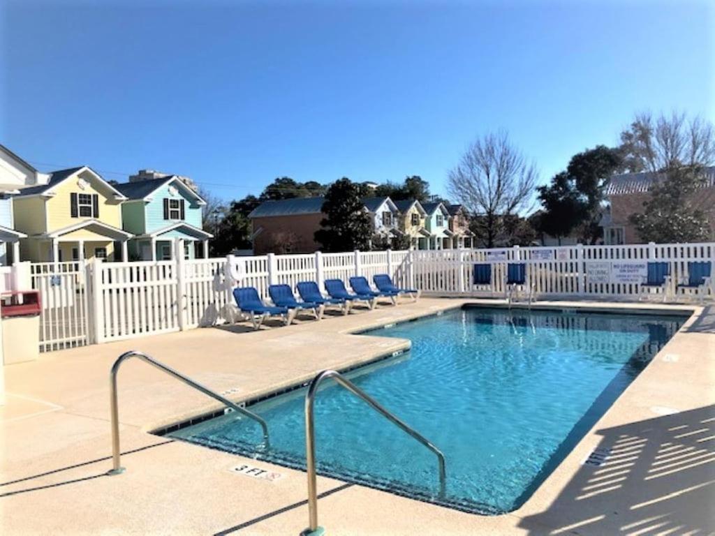 Sweet Cottage by the Amazing Beach 370 — 4-Star Luxury Hotel in Myrtle Beach, United States