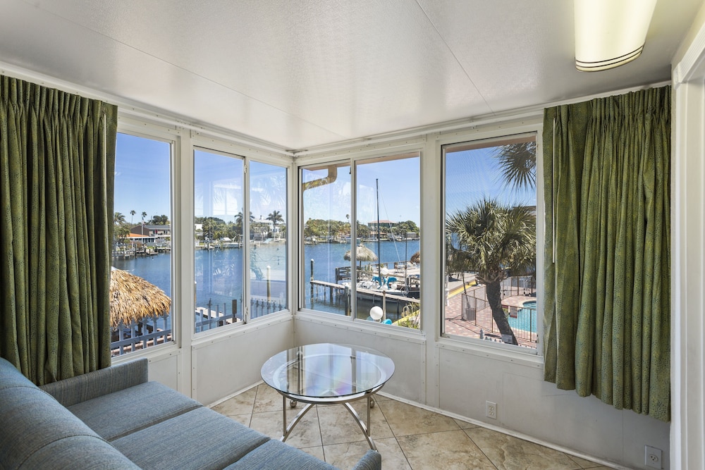 Bayview Plaza Waterfront Resort - photo 20