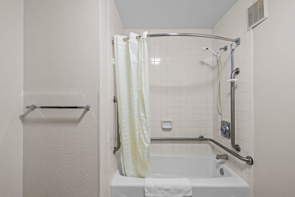 Garnet Inn & Suites Morehead City near Atlantic Beach - photo 24