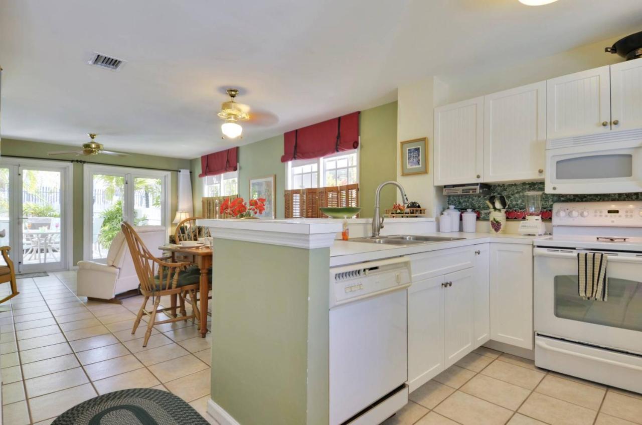 Linger Longer by Avantstay Key West Walkable Gated Community Shared Pool Week Long Stays Only - photo 5