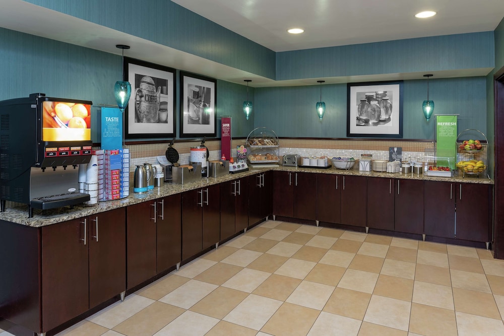 Hampton Inn East Lansing - photo 37