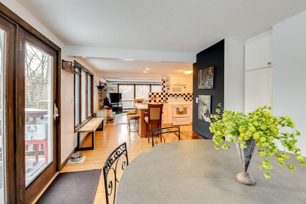 Pet friendly Home w Deck: 4 Mi to Jay Peak Resort - photo 10