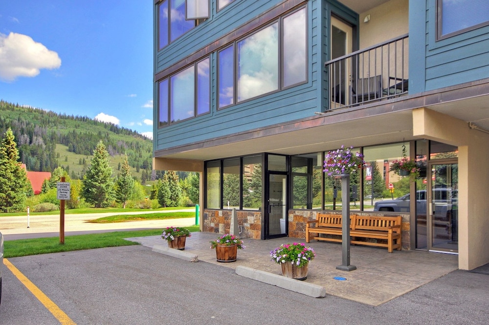 Comfortable Cozy Condo Short Walk to American Eagle Lift SH402 by RedAwning — 4-Star Luxury Hotel in Frisco, United States