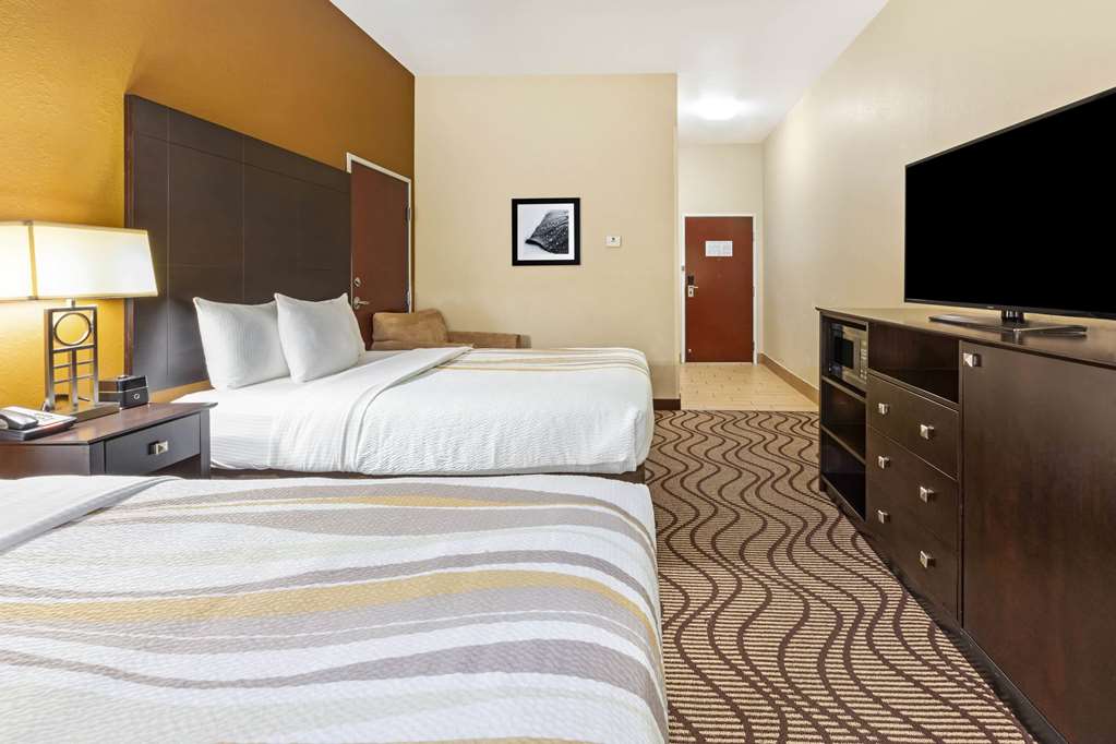 La Quinta Inn & Suites by Wyndham South Bend - photo 20