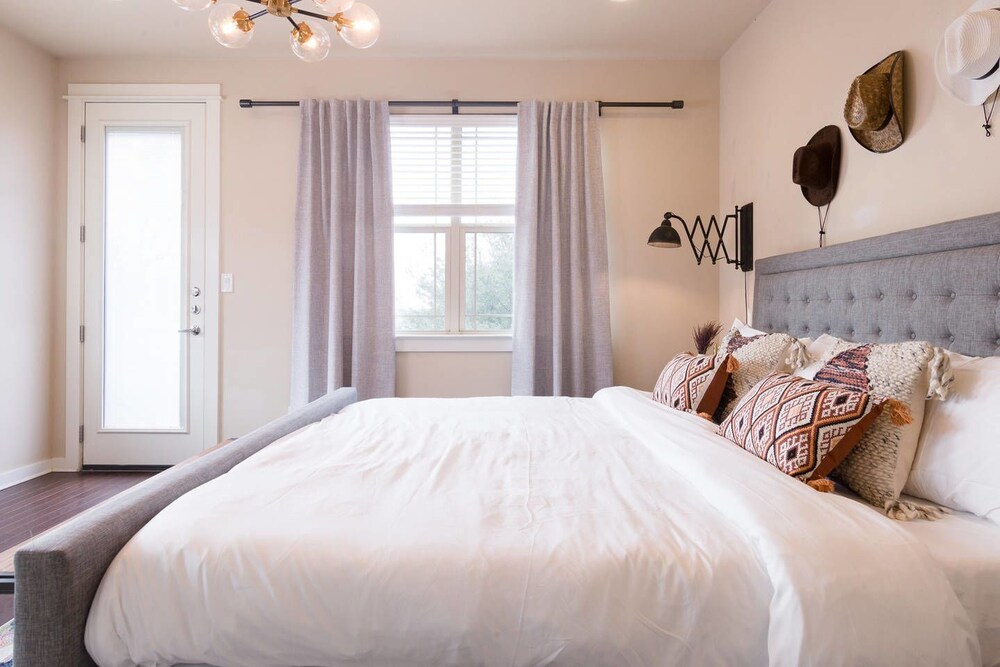 Spacious 3br 3ba Minutes From DT by Domio - photo 10