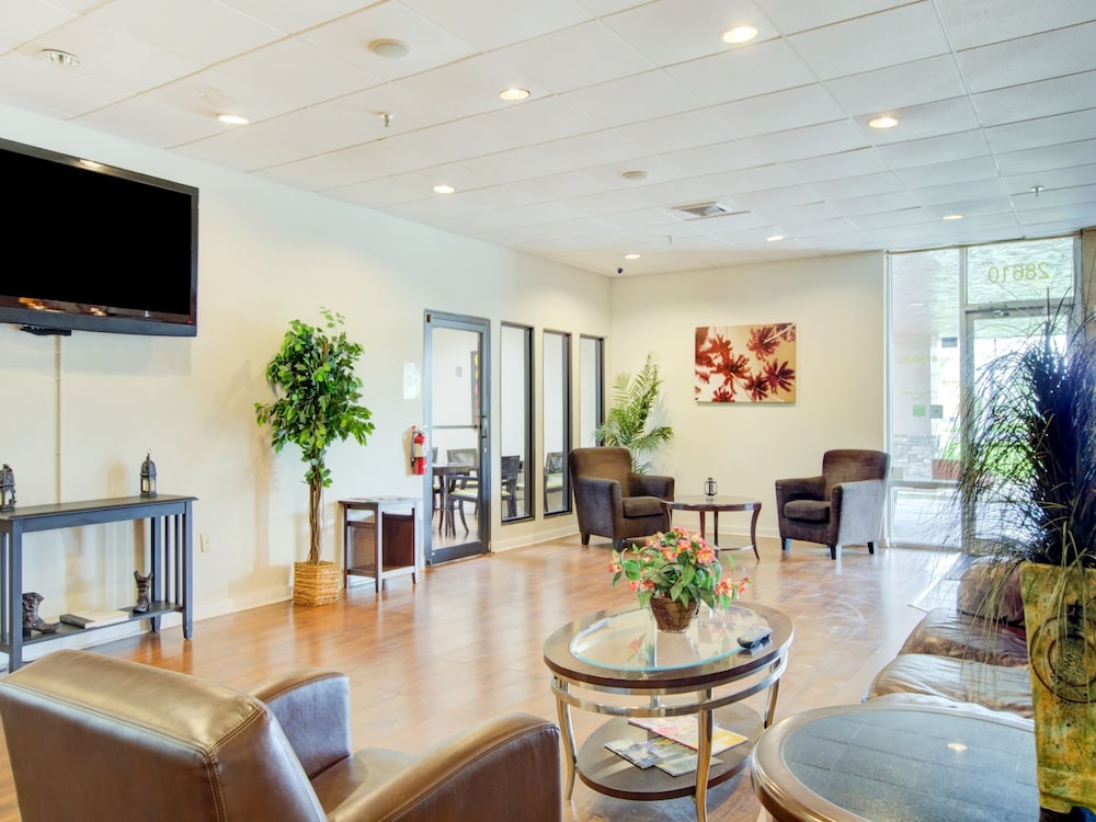 OYO Hotel Dundee By Crystal Lake - photo 3