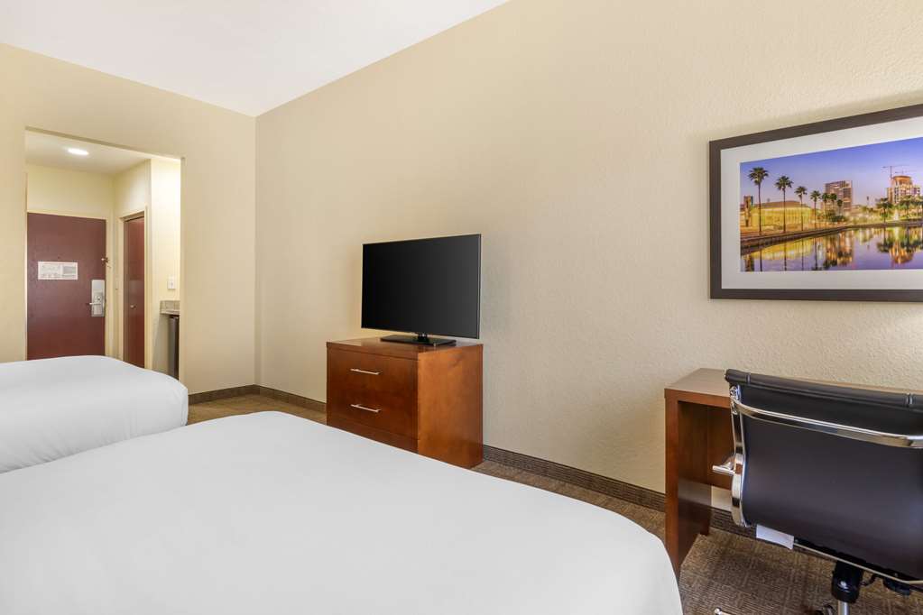 Comfort Inn & Suites Northeast Gateway - photo 21