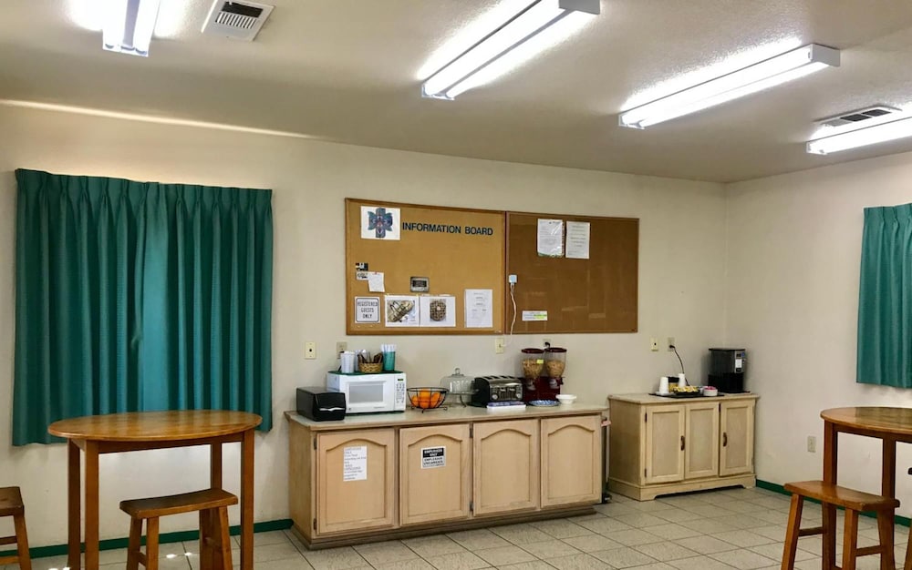 Sunrise Inn Turlock - photo 21