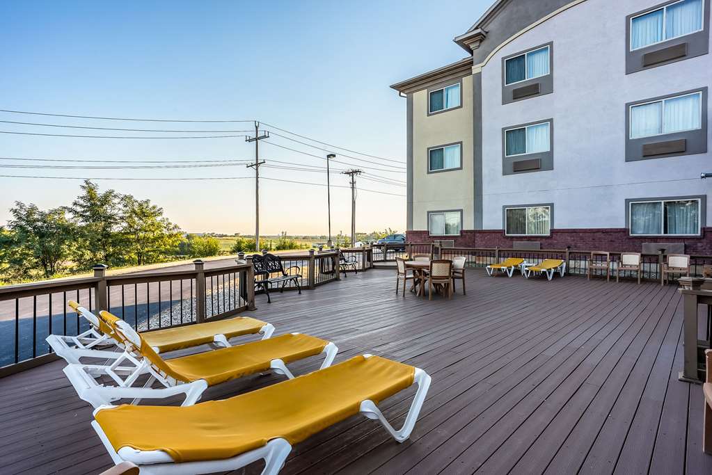 Quality Inn & Suites Hannibal West - photo 21