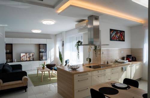 Sunshine Apartman with Free Parking — 4-Star Luxury Hotel in Gyor, Hungary