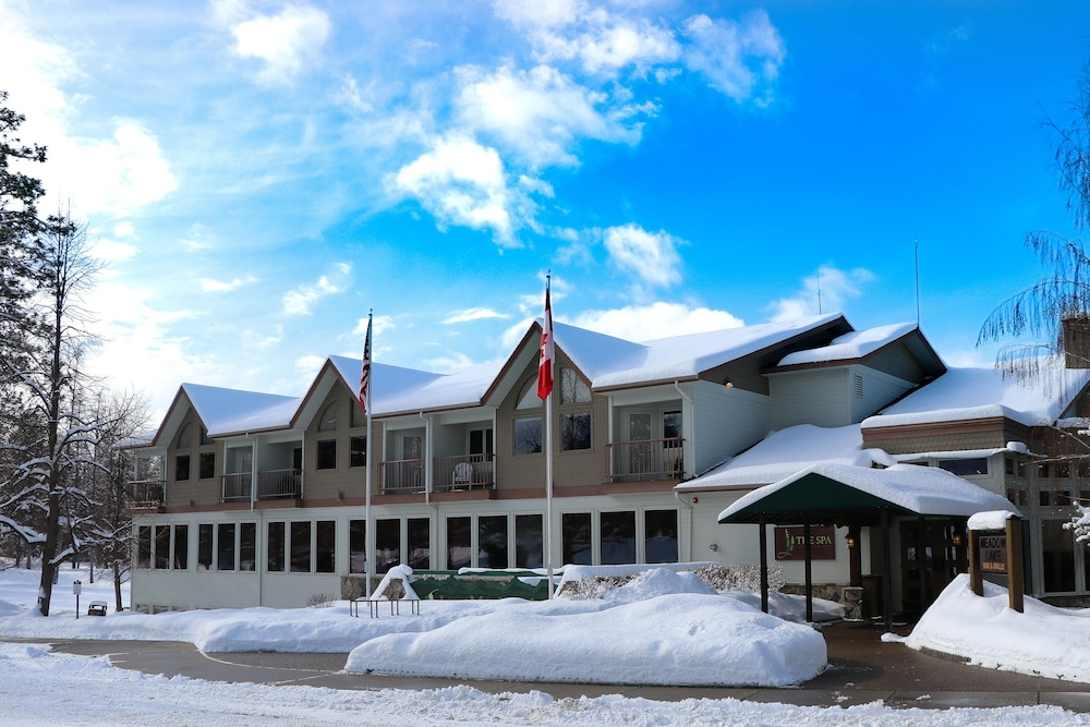 Meadow Lake Resort & Condos - carbon neutral hotel in Columbia Falls