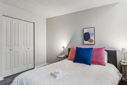 Cozy & Spacious 2 Bedroom 2 Bathroom — 4-Star Luxury Hotel in Louisville, United States