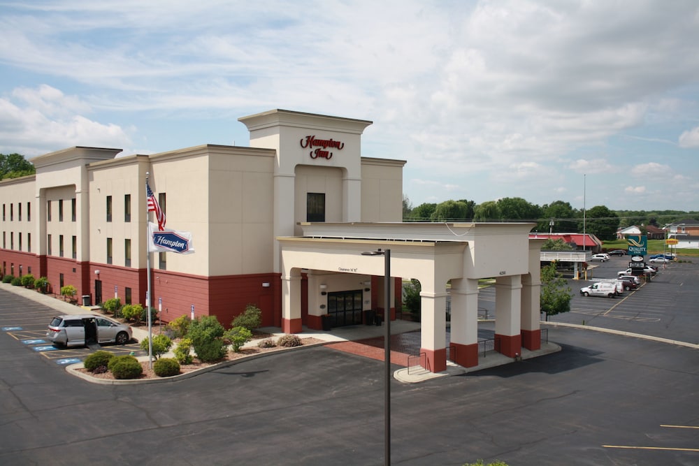 Hampton Inn Geneseo - photo 41