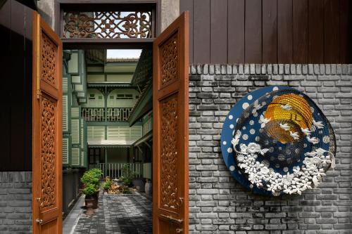Neil Niwas — Bangkok — photo 2
