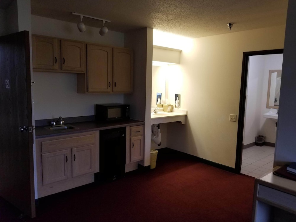 Bilmar Inn & Suites Dell Rapids Near Sioux Falls - photo 81
