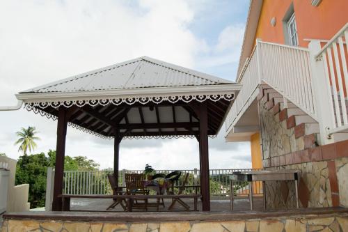 Domaine De Titine 9517539 — La Trinite