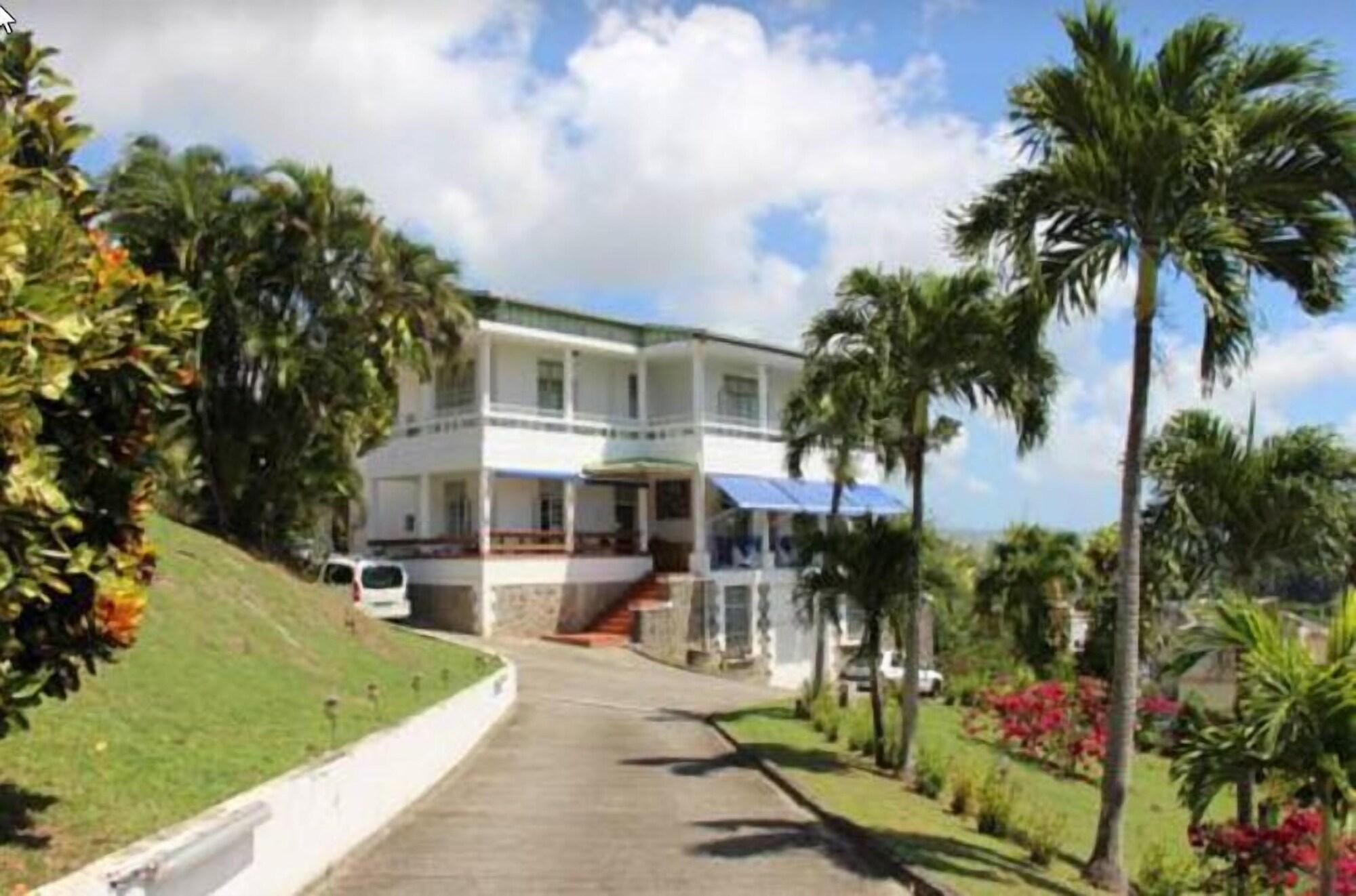 Vi Get’ S in Fort-De-France, Martinique