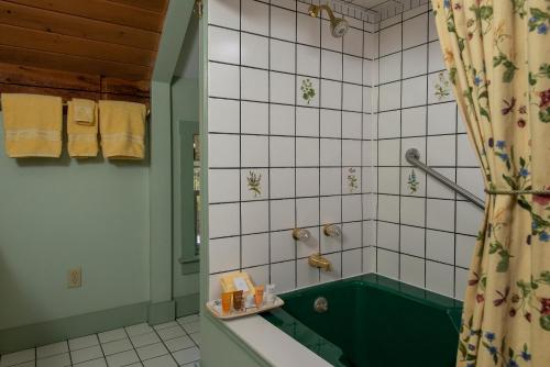 Camden Maine Stay Inn - photo 60
