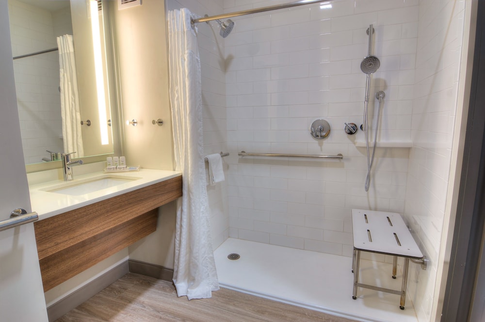 Holiday Inn Gainesville University Center by IHG - photo 23
