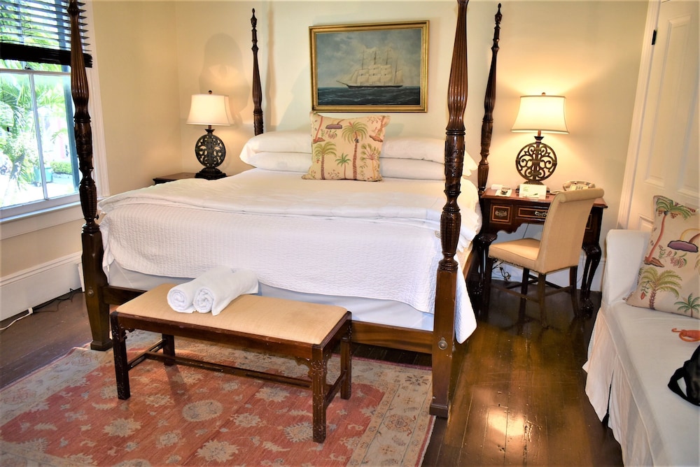 Simonton Court Historic Inn & Cottages - photo 10
