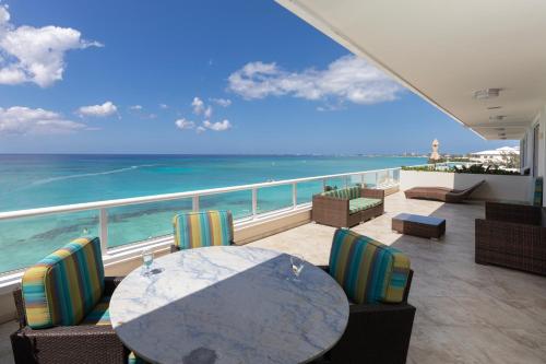 South Bay Beach Club Villa 3 — 4-Star Luxury Hotel in George Town, Cayman Islands