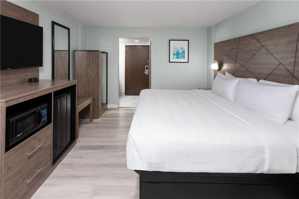 Wingate by Wyndham Sheboygan - photo 17