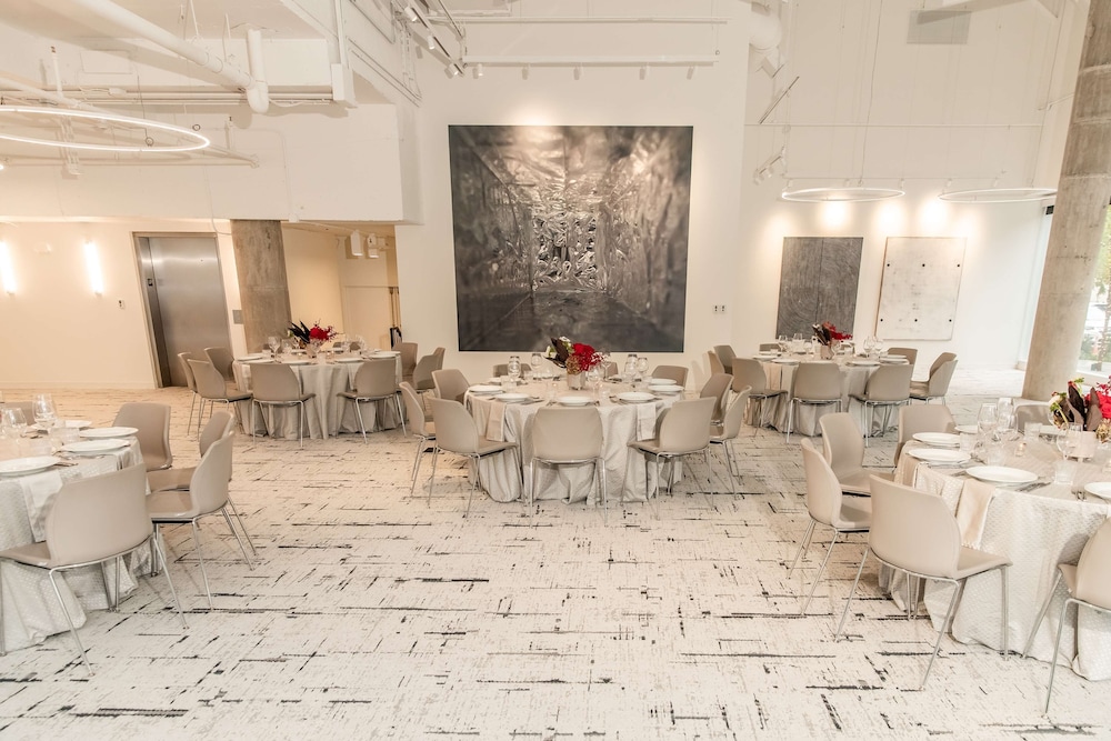 HALL Arts Hotel Dallas Autograph Collection - photo 118
