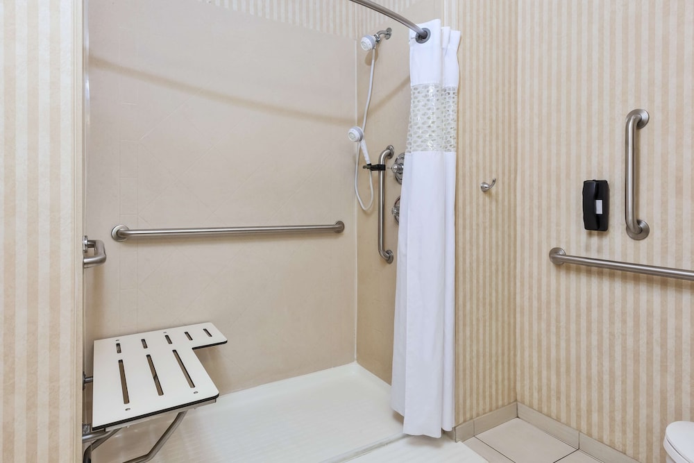 Hampton Inn Detroit Southgate - photo 32