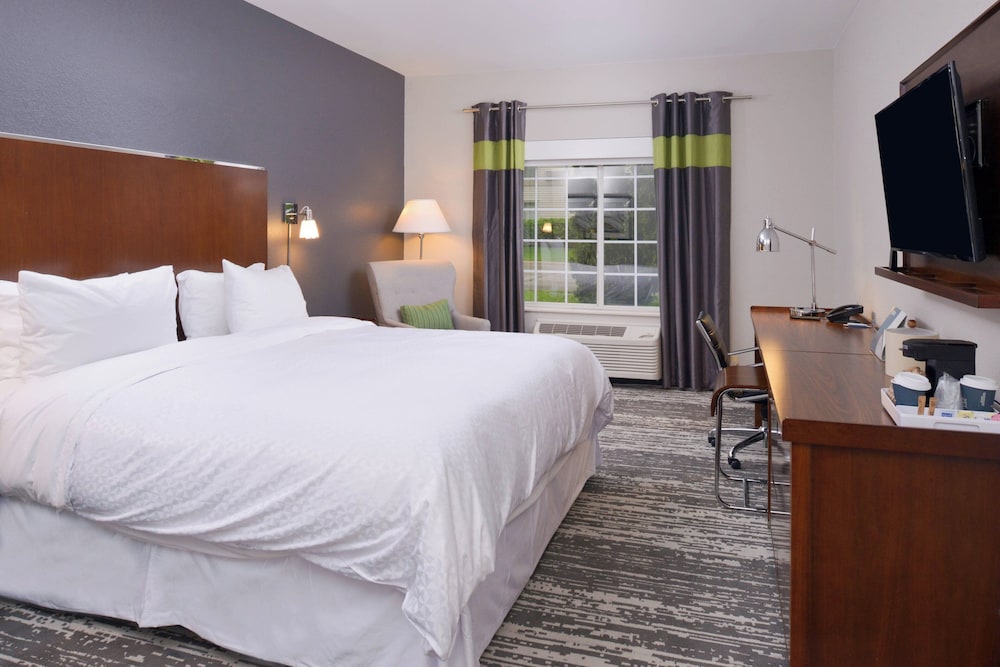 Four Points by Sheraton Mt Prospect O'Hare - photo 12