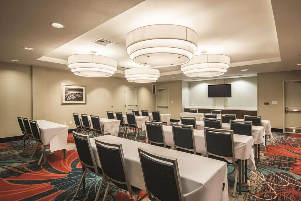 La Quinta Inn & Suites by Wyndham Kingman - photo 38