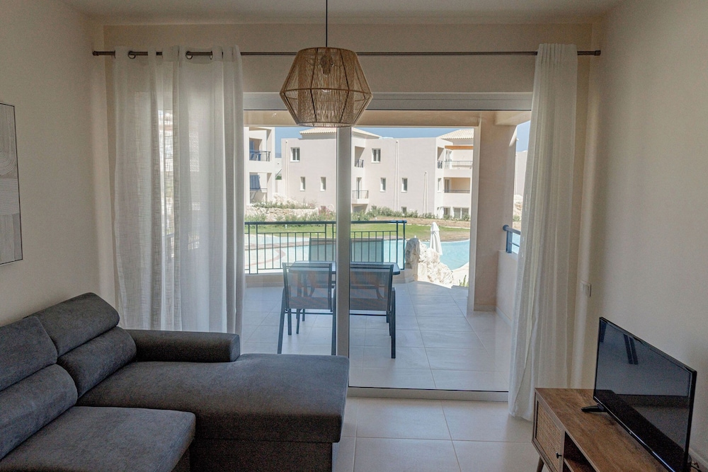 Phaedrus Living Seaside Thalassa Cretan D101 — 4-Star Luxury Hotel in Gerani, Greece