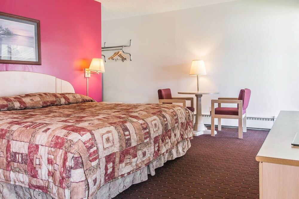 Econo Lodge Central - photo 6