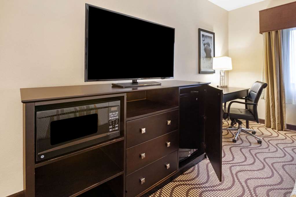 La Quinta Inn & Suites by Wyndham South Bend - photo 25