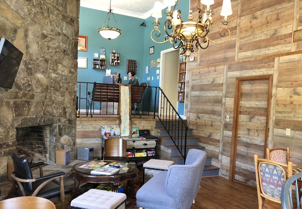 Meadowlark Motel with Restaurant & Bar - photo 2