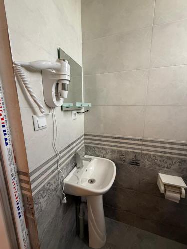 HOTEL Wine Cellar & Fitness Khoni City
