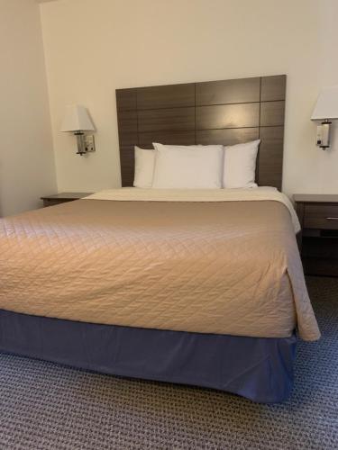 Lakes Area Inn - photo 2