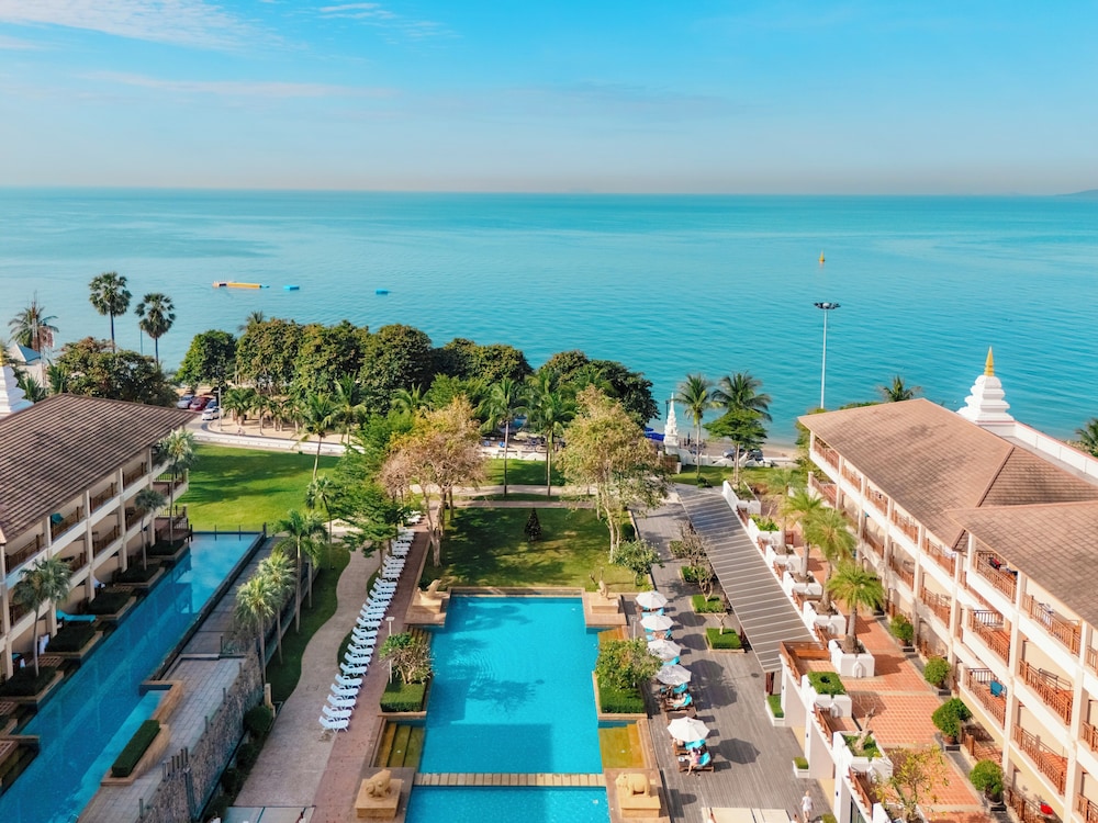 The Heritage Pattaya Beachfront Resort — 4-Star Luxury Hotel in Pattaya, Thailand