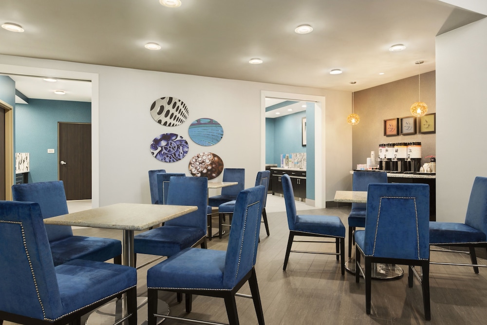 Hampton Inn & Suites Herndon Reston - photo 38