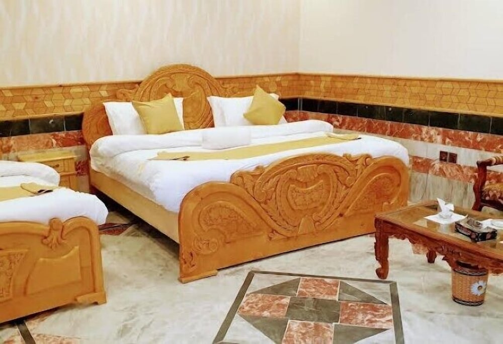Burj Al Kalam Hotel — Thal