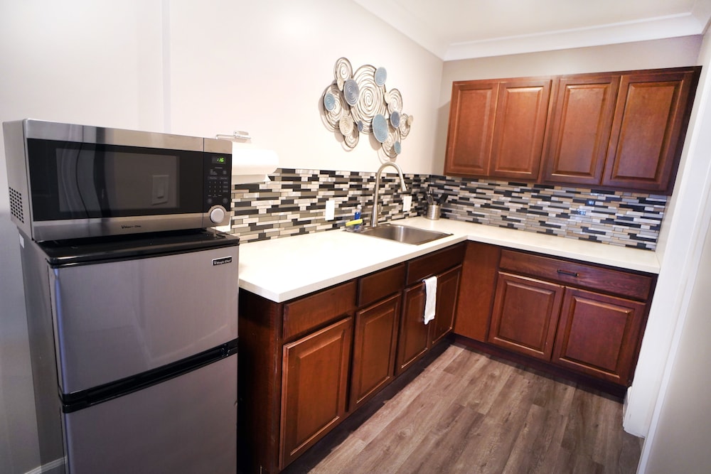 Anaheim Executive Inn & Suites - photo 57