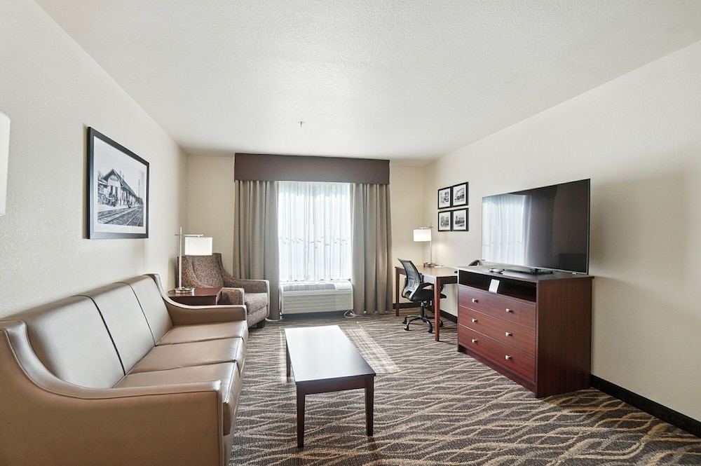 Cobblestone Hotel & Suites Bellefontaine - photo 46